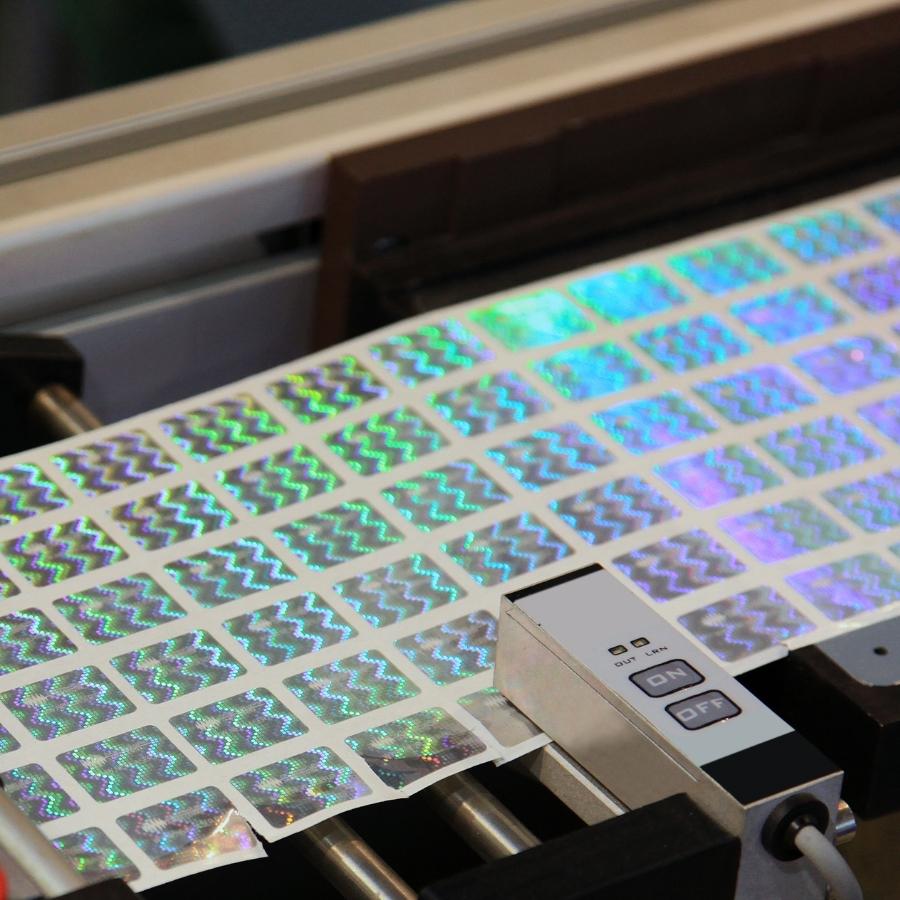 Holographic labels